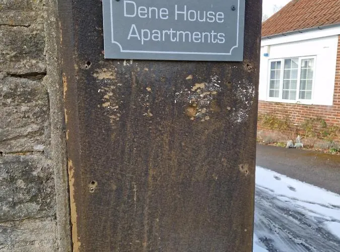 The Lodge, 9 Dene House