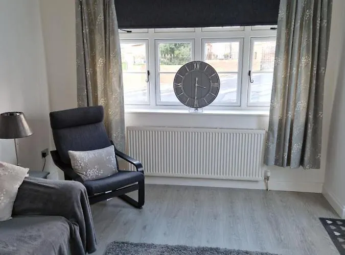 The Lodge, 9 Dene House